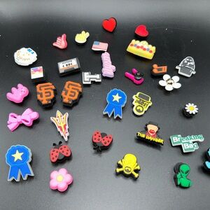 CROCS JIBBETZ - Colorful Shoe Charms - 32 Pieces - Resale Share with Friends FUN